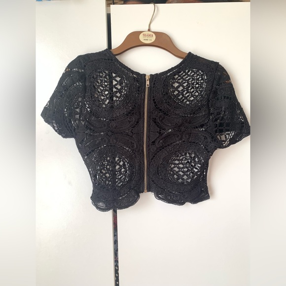 Black lace short sleeve top. Size 6/8 UK. - Picture 4 of 5